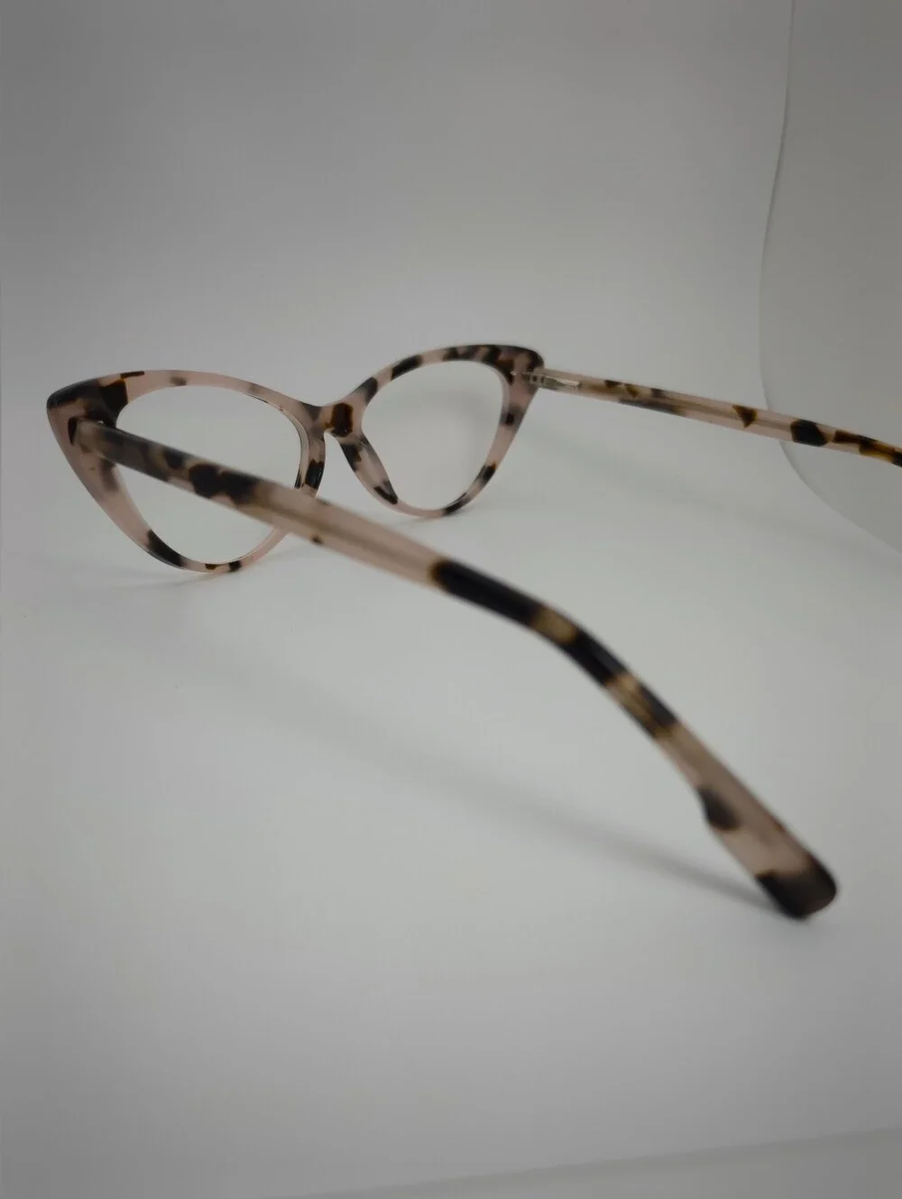 Celosia. Women's Cat-Eye Tortoise Shell Glasses in Nude/Black.